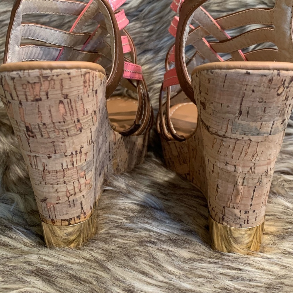 NWOT- women’s wedge heels - Picture 4 of 5
